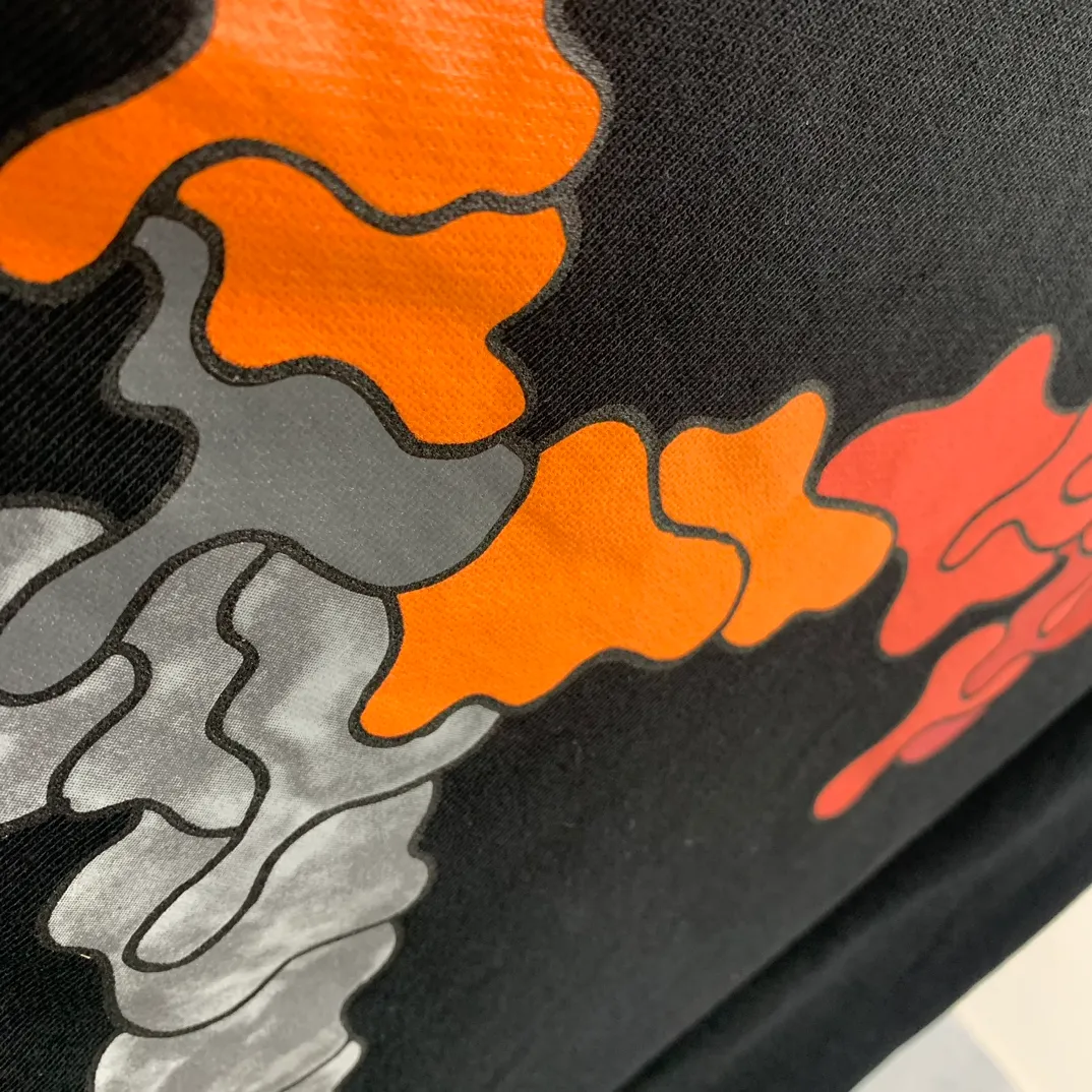[New] Top tested version, the new OFF-WHITE water droplets dissolve ice cream, glue arrows, same style hooded sweatshirts for male and female couples stars, graffiti arrow series, European niche culture, high street, versatile, inkjet graffiti water drop arrows 💧 hot melt gradient effect! The printing adopts the imported glue hot stamping process. The printing has an overlapping and melting texture, creating a three-dimensional and dynamic effect. After high temperature and heat fixation, the firmness is very high, so there is no need to worry about the printing fading and falling off easily! The fabric is made of custom-woven and dyed pure cotton twill terry that has been pre-shrunk by washing and treated to prevent pilling. The collar is elastic and the collar is all hemmed. The collar will not deform even after repeated cleaning for a long time!  Complete range of PB packaging bags with wash water label tags and comparison support! 🚩Wall crack recommendation is different from the market currency! A full set of customized accessories! Strict quality control! ZP-purchasing agent of the same level! It’s extremely difficult to reproduce, so don’t be afraid of any comparison! Give it away and keep it for yourself. Color: black. Size chart: XS-L P:390